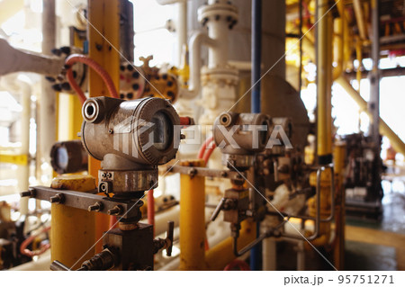 Pressure transmitter, and temperature transmitter for measurement and monitor data of oil and gas process. 95751271