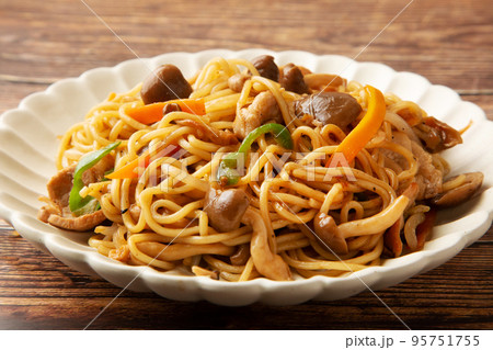 キノコの焼きそば 95751755