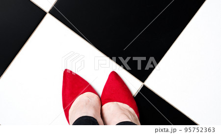 Selfie feet in shoes 95752363