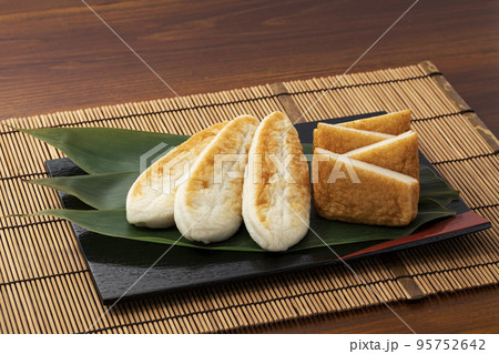 笹かまぼこ_仙台名産の郷土料理 95752642