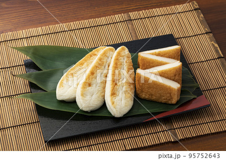 笹かまぼこ_仙台名産の郷土料理 95752643