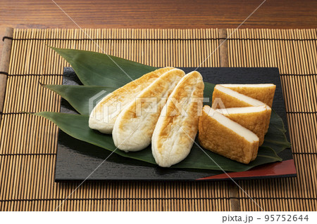 笹かまぼこ_仙台名産の郷土料理 95752644