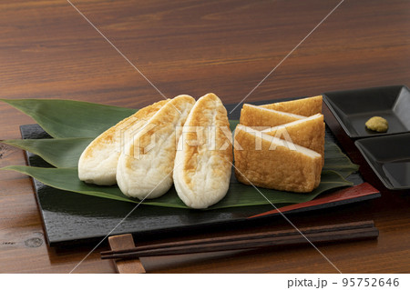 笹かまぼこ_仙台名産の郷土料理 95752646