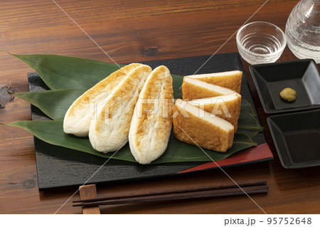 笹かまぼこ_仙台名産の郷土料理 95752648