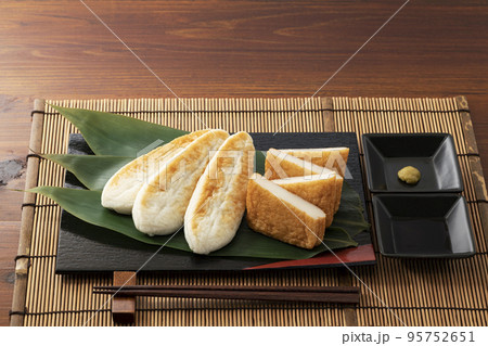 笹かまぼこ_仙台名産の郷土料理 笹かまぼこ_仙台名産の郷土料理 95752651
