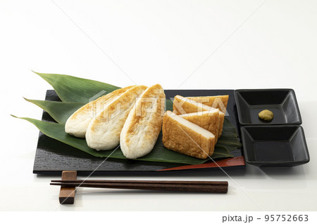 笹かまぼこ_仙台名産の郷土料理_白バック 95752663