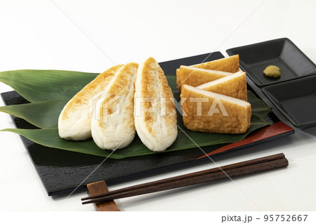 笹かまぼこ_仙台名産の郷土料理_白バック 95752667