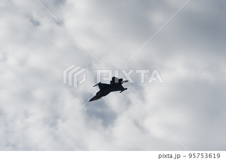 F-16C Block 52 plus fighter demonstrating flight air show. 95753619