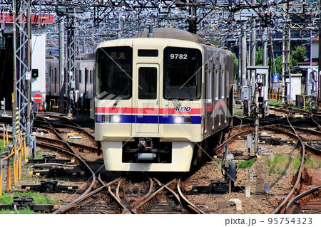 高幡不動検車区から出区して来る…京王電鉄9000系 95754323