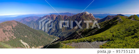 秋 南アルプス仙丈ヶ岳山頂からの風景 甲斐駒ヶ岳、八ヶ岳遠景 秋 南アルプス仙丈ヶ岳山頂からの風景 甲斐駒ヶ岳、八ヶ岳遠景 95755123