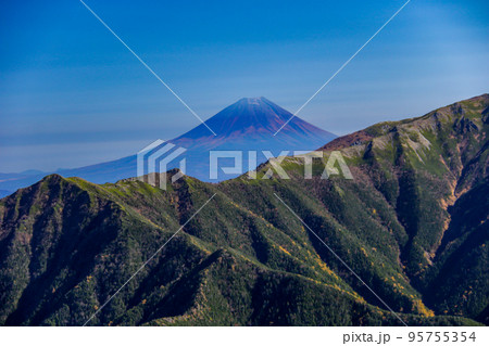 秋　南アルプス仙丈ヶ岳からの絶景　日本一位富士山 95755354