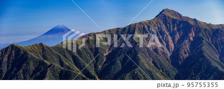 秋 南アルプス仙丈ヶ岳からの絶景 日本一位二位揃い踏み、富士山、北岳 秋 南アルプス仙丈ヶ岳からの絶景 日本一位二位揃い踏み、富士山、北岳 95755355