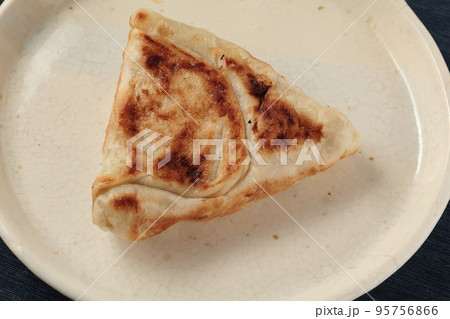 スリランカの食べ物　マール（フィッシュ）ロティ 95756866