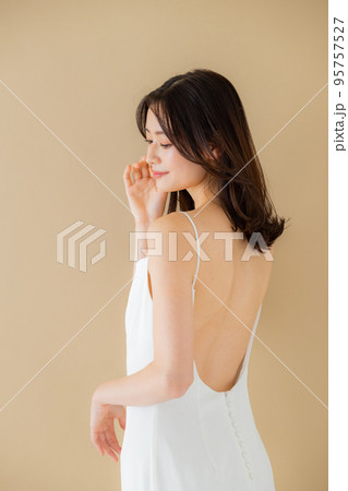 ウェディングドレス　ビューティイメージ 95757527