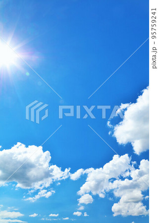 夏の青空と雲　そして太陽 95759241