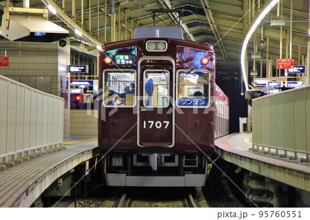【能勢電鉄】夜の妙見線川西能勢口駅 1700系 95760551