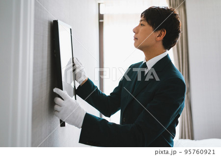絵画の鑑定 95760921