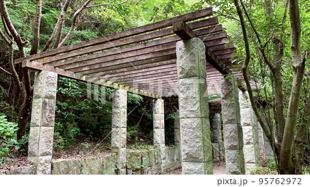 恩賜苑の日陰棚 (岡崎中央総合公園/愛知県岡崎市) 恩賜苑の日陰棚 (岡崎中央総合公園/愛知県岡崎市) 95762972