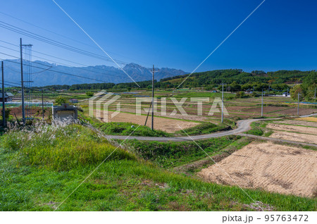 須玉町上津金の里風景　 95763472