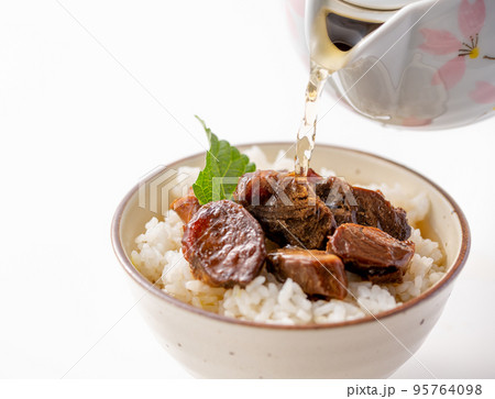 まぐろ料理 まぐろの佃煮（お茶漬けも美味しい）まぐろ茶漬け 95764098