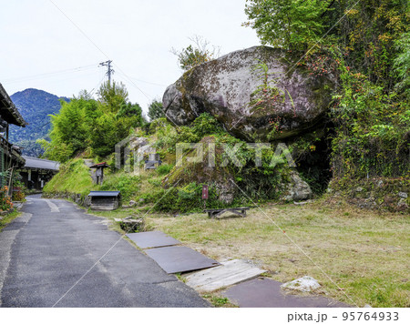 旧中山道　妻籠宿の町並み 95764933