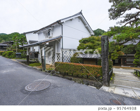 旧中山道 妻籠宿の町並み 旧中山道 妻籠宿の町並み 95764938