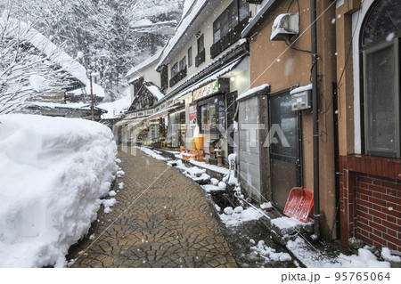 北信州　野沢温泉街 95765064