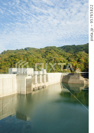 吾妻渓谷上流部にある八ッ場ダムとあがつま湖 吾妻渓谷上流部にある八ッ場ダムとあがつま湖 95765822