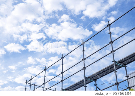 足場　青空 95766104
