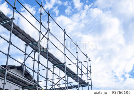 足場　青空 95766106