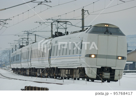 北陸本線　西高岡ー高岡　JR西日本　683系　T22編成（金沢）　サンダーバード 95768417