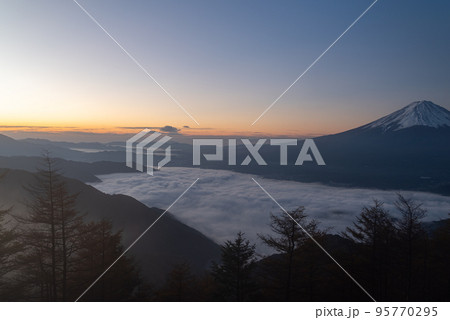 Shindo Pass黎明和富士山-照片素材（圖片） [95770295] - PIXTA圖庫