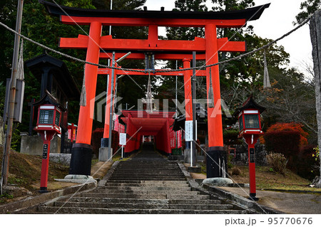 王地山まけきらい稲荷より 王地山まけきらい稲荷より 95770676