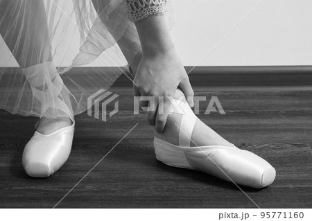 feet in pointes feet in pointes 95771160