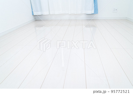 新築住宅の部屋の写真。床コーティングあり。 95772521