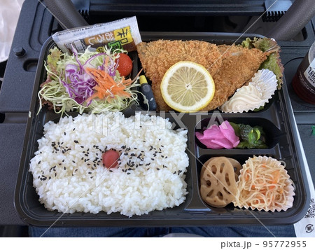 弁当屋のアジフライ弁当 95772955