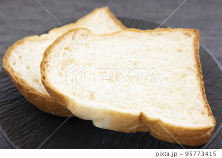 美味しい食パン 95773415