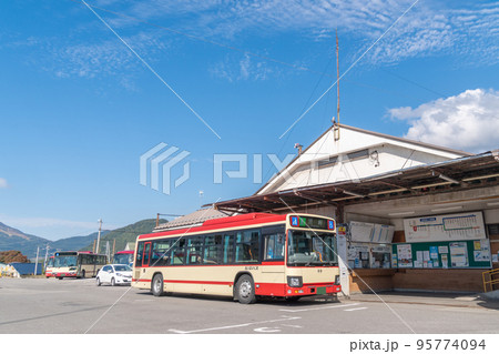 駅前風景　湯田中駅 95774094