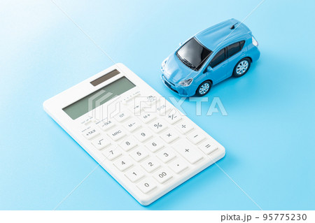 自動車と電卓　ブルーバック 95775230