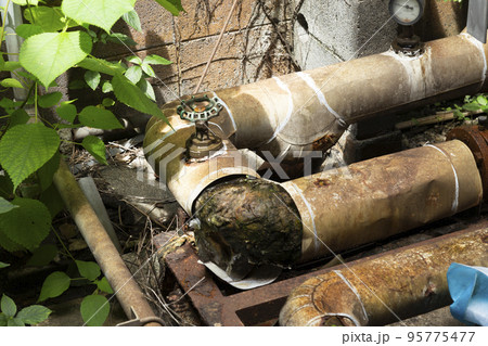 古い配管 95775477