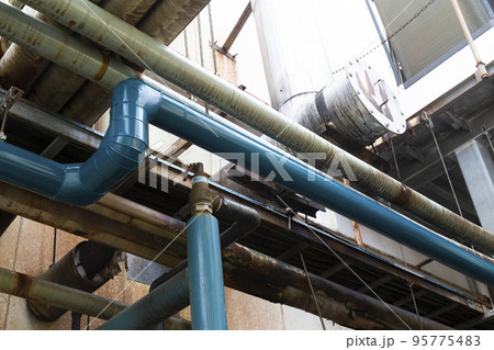 工場の屋外配管 工場の屋外配管 95775483