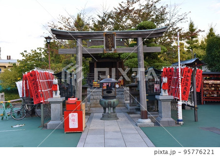 深川不動堂の開運出世稲荷社 東京 深川不動堂の開運出世稲荷社 東京 95776221