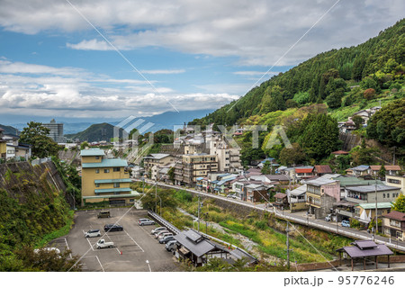 《長野県》渋温泉の町並み　俯瞰 95776246