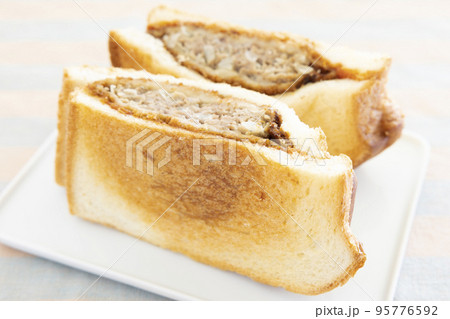 美味しいメンチカツサンド 95776592