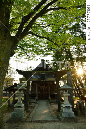 春の山居倉庫（山形県） 95777861