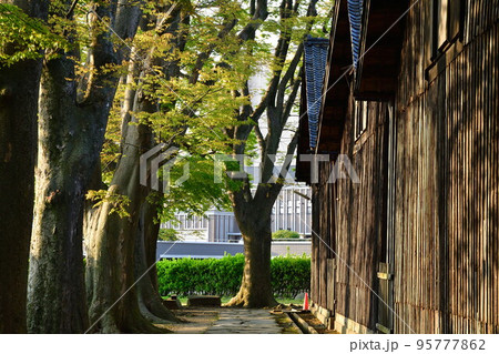 春の山居倉庫（山形県） 95777862
