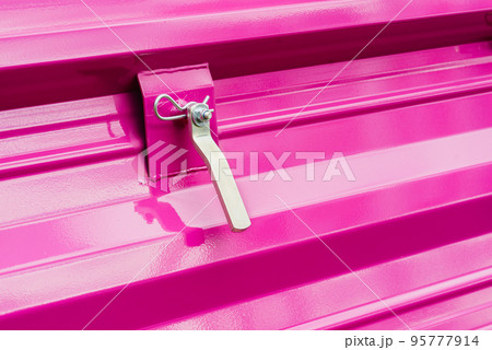 Detailed closeup of screw and bolts Detailed closeup of screw and bolts 95777914