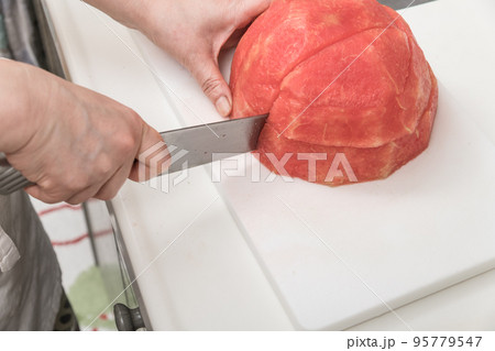 【ミドル主婦がカットスイカを作る】 【ミドル主婦がカットスイカを作る】 95779547
