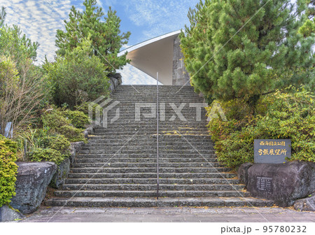 [九州・佐世保] 弓張展望台に上る野外の階段。 95780232
