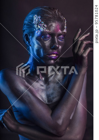 Lovely young brunette with makeup on her face 95781024